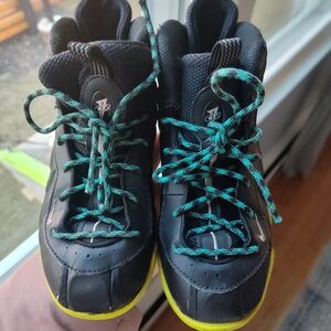 Boys Neon and black foamposites size 2.5